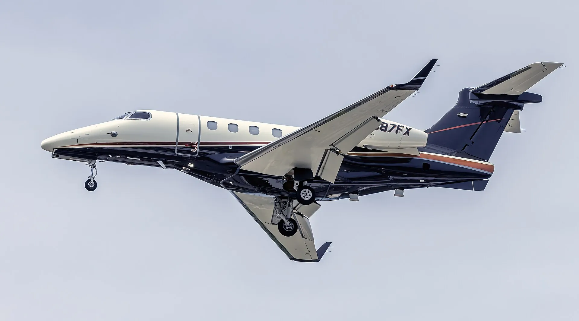 Embraer Phenom 300 en vol